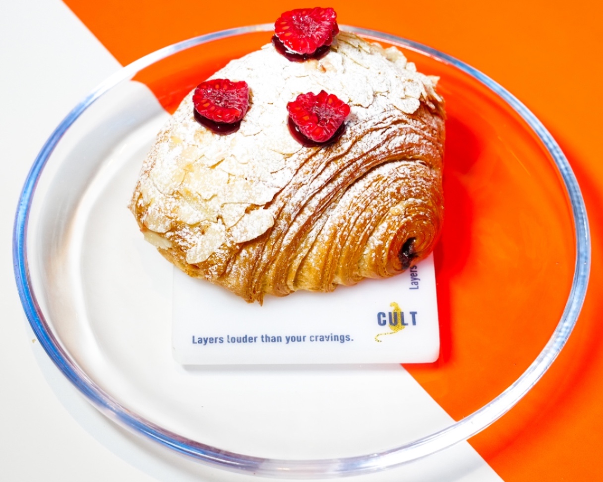 كرواسون لوز وتوت