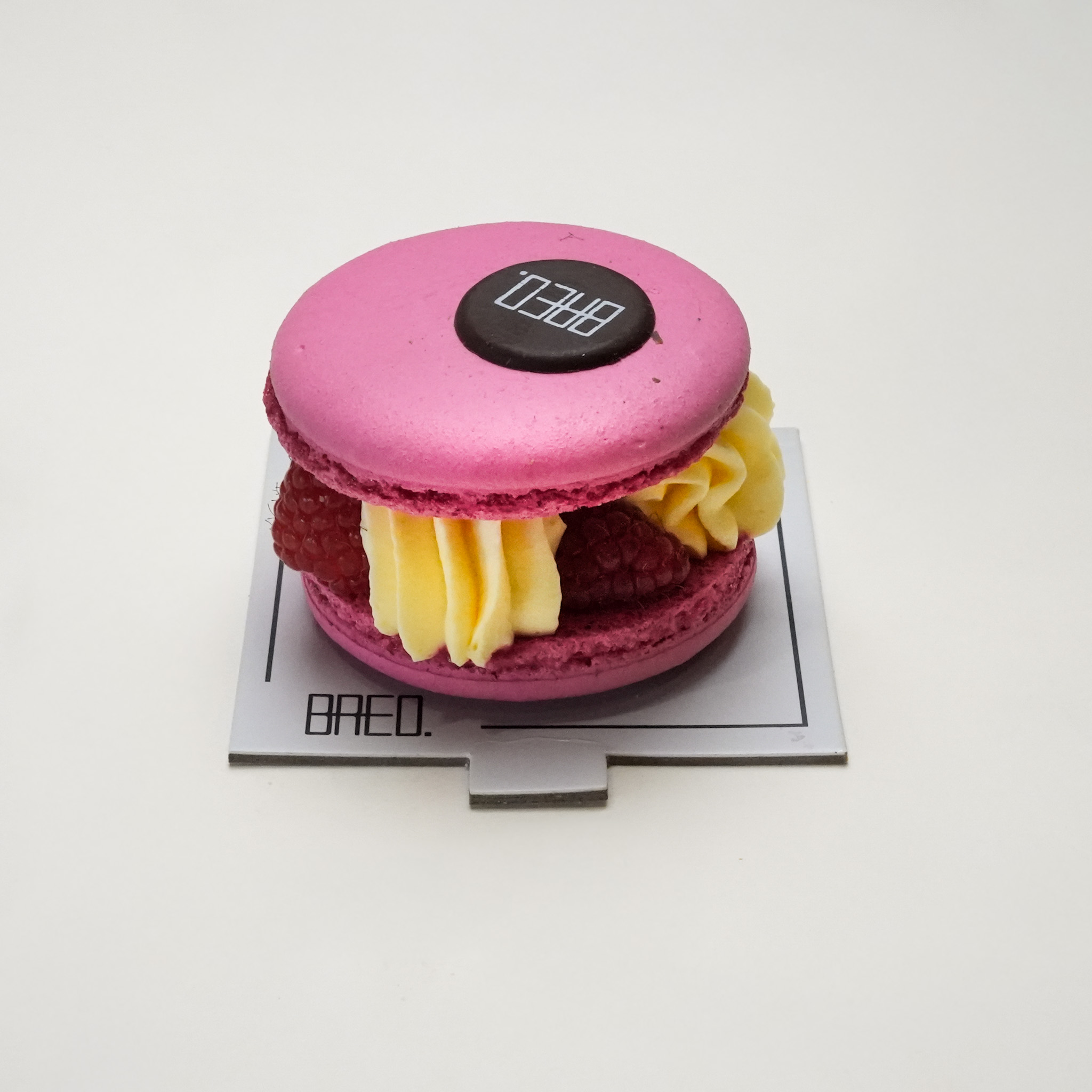 ماكرون توت احمر